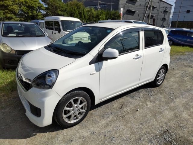 3823 Daihatsu Mira e s LA300S 2016 г. (LUM Fukuoka Nyusatsu)